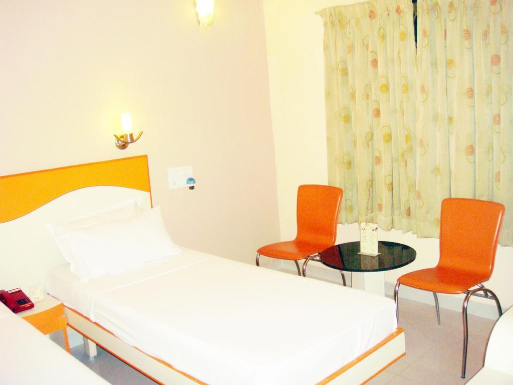 Hotel Pandian Chennai Ngoại thất bức ảnh