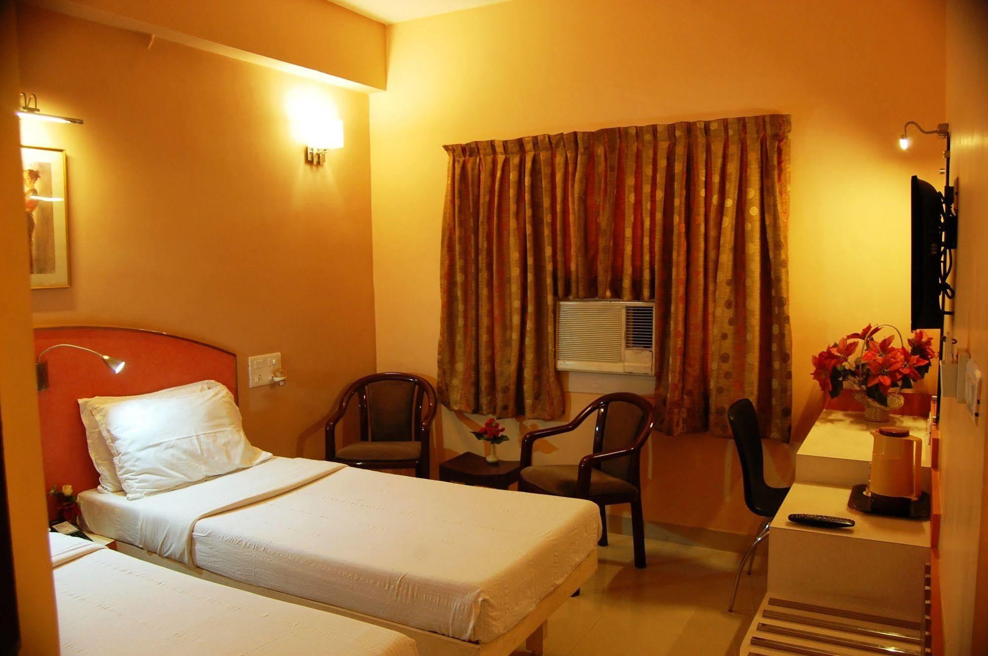 Hotel Pandian Chennai Ngoại thất bức ảnh